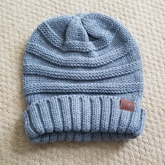 **NWOT** C.C. Gray Cable Knit Beanie - Picture 1 of 5